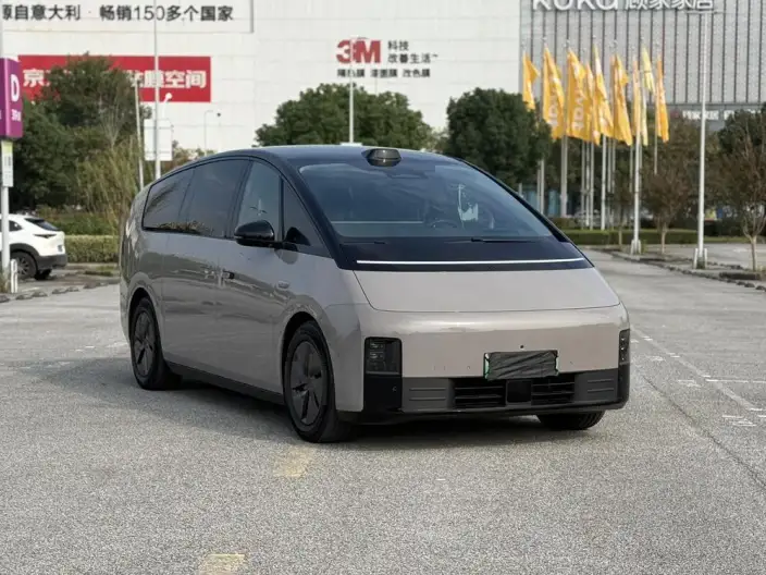 Li Auto MEGA 2024 Model Ultra Edition – фото 3