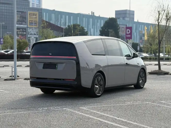Li Auto MEGA 2024 Model Ultra Edition – фото 7