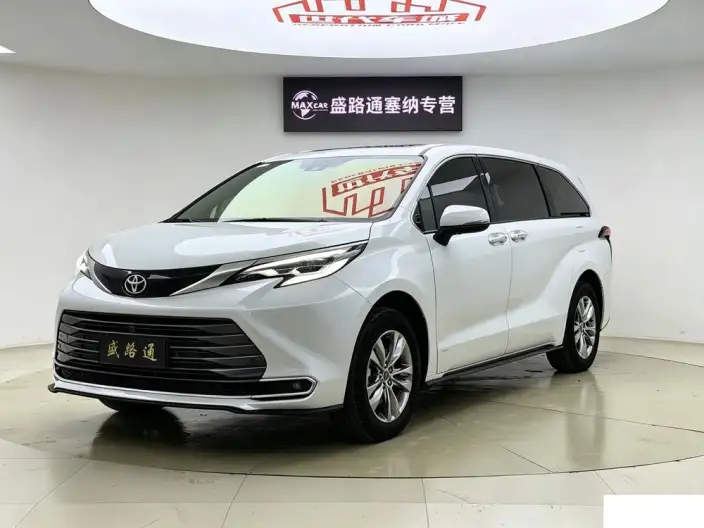 Toyota Sienna 2024 Model Hybrid 2.5L 4WD Premium Edition – фото 1