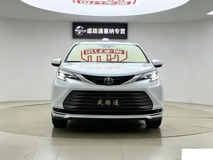 Toyota Sienna 2024 Model Hybrid 2.5L 4WD Premium Edition – фото 2