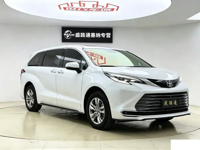 Toyota Sienna 2024 Model Hybrid 2.5L 4WD Premium Edition – фото 3