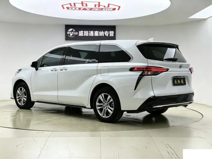 Toyota Sienna 2024 Model Hybrid 2.5L 4WD Premium Edition – фото 5