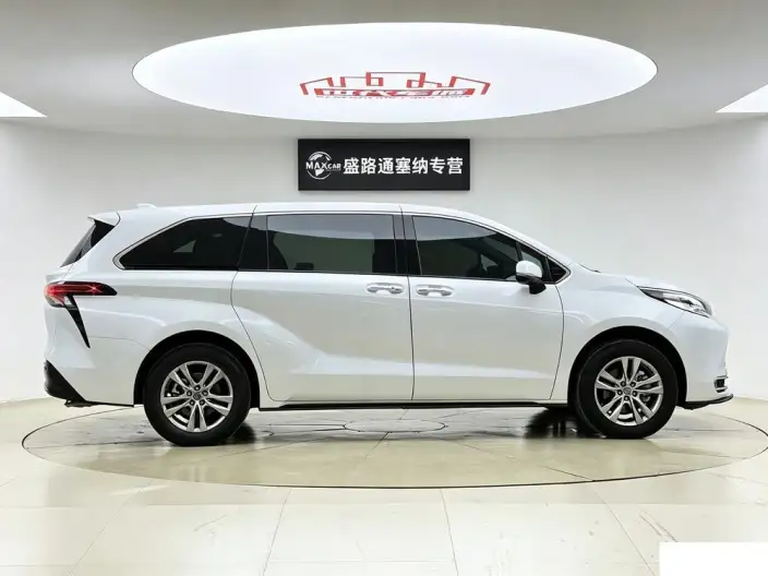 Toyota Sienna 2024 Model Hybrid 2.5L 4WD Premium Edition – фото 8