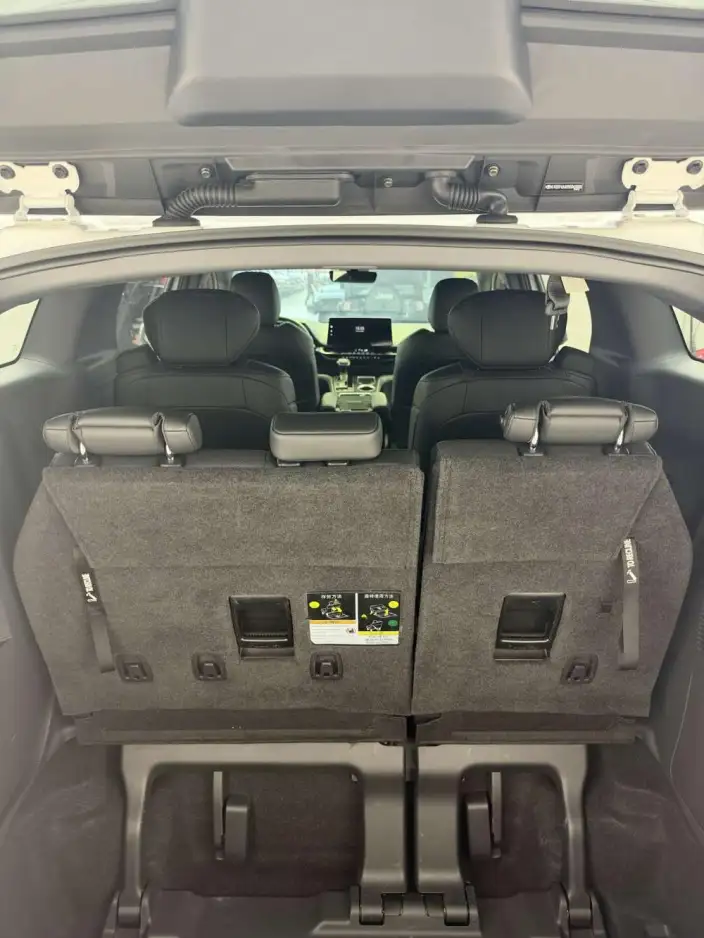 Toyota Sienna 2024 Model Hybrid 2.5L 4WD Premium Edition – фото 10