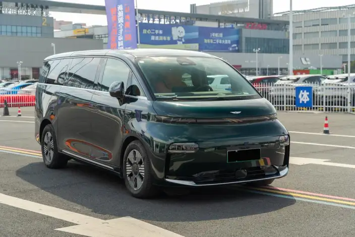 L EV C L380 2024 Model 140kWh 6 seat 4WD Ultra