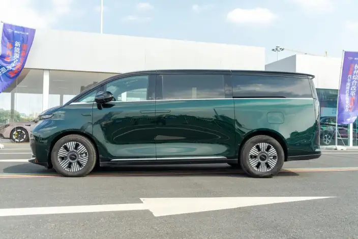 L EV C L380 2024 Model 140kWh 6 seat 4WD Ultra