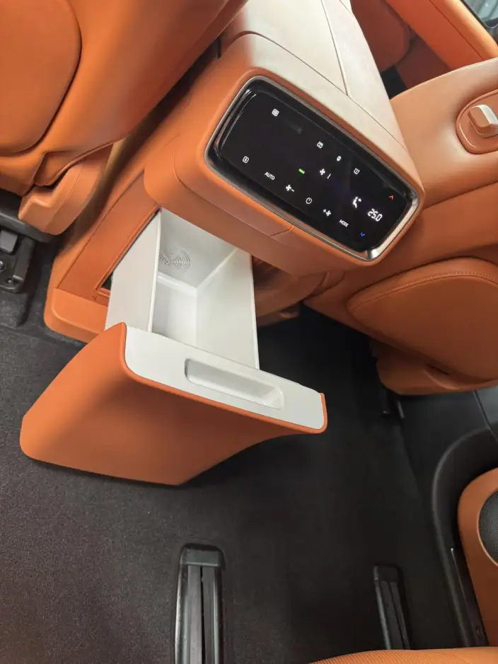 Aito M9 2024 Model Extended Range Ultra VI seat Edition – фото 8