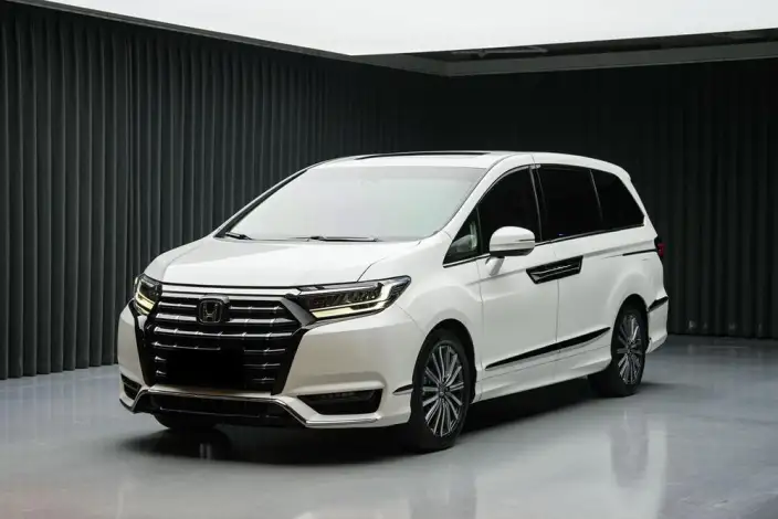 Honda Elysion 2022 Model 2.0L Hybrid Deluxe Edition