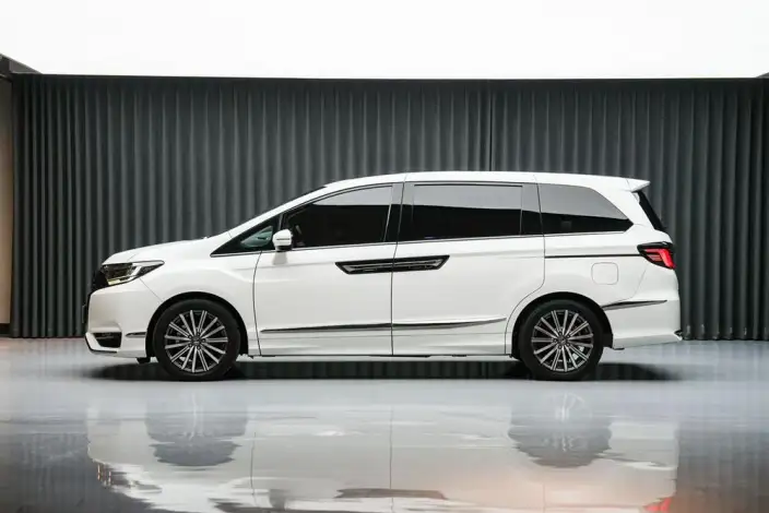 Honda Elysion 2022 Model 2.0L Hybrid Deluxe Edition