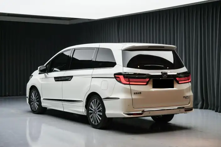 Honda Elysion 2022 Model 2.0L Hybrid Deluxe Edition – фото 5