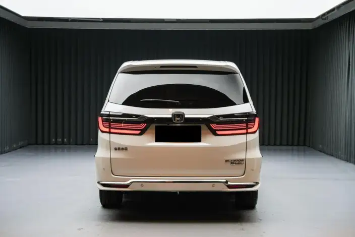 Honda Elysion 2022 Model 2.0L Hybrid Deluxe Edition – фото 6