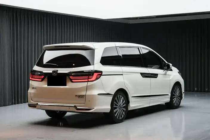 Honda Elysion 2022 Model 2.0L Hybrid Deluxe Edition – фото 7