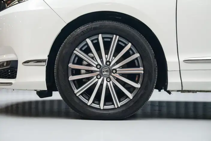 Honda Elysion 2022 Model 2.0L Hybrid Deluxe Edition – фото 9