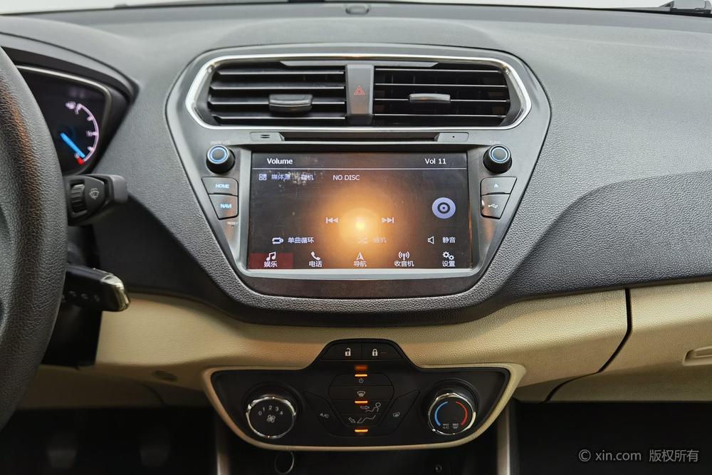 Ford Escort 2017 модификация 1.5L Manual Comfort – фото 12