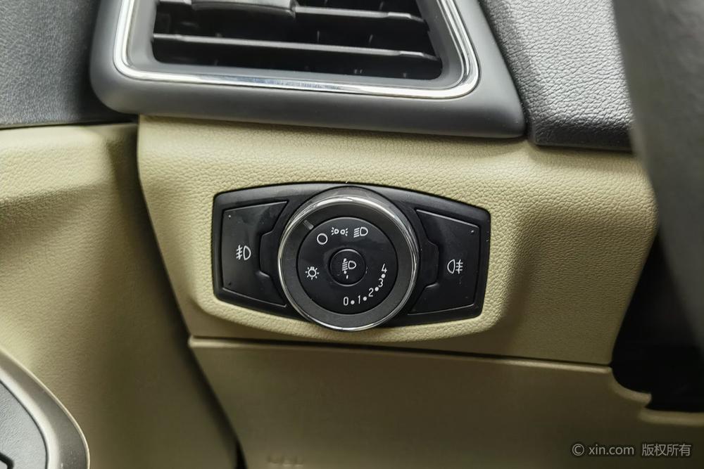 Ford Escort 2017 модификация 1.5L Manual Comfort – фото 15