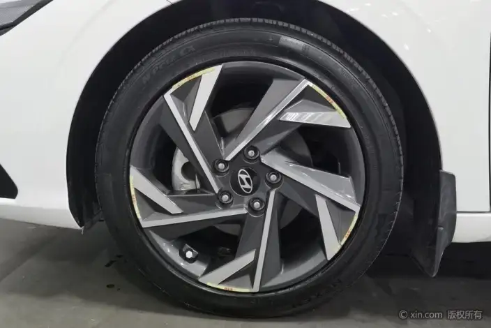 Hyundai Ioniq 2023 Model 1.5L CVT GLX Elite Edition – фото 9