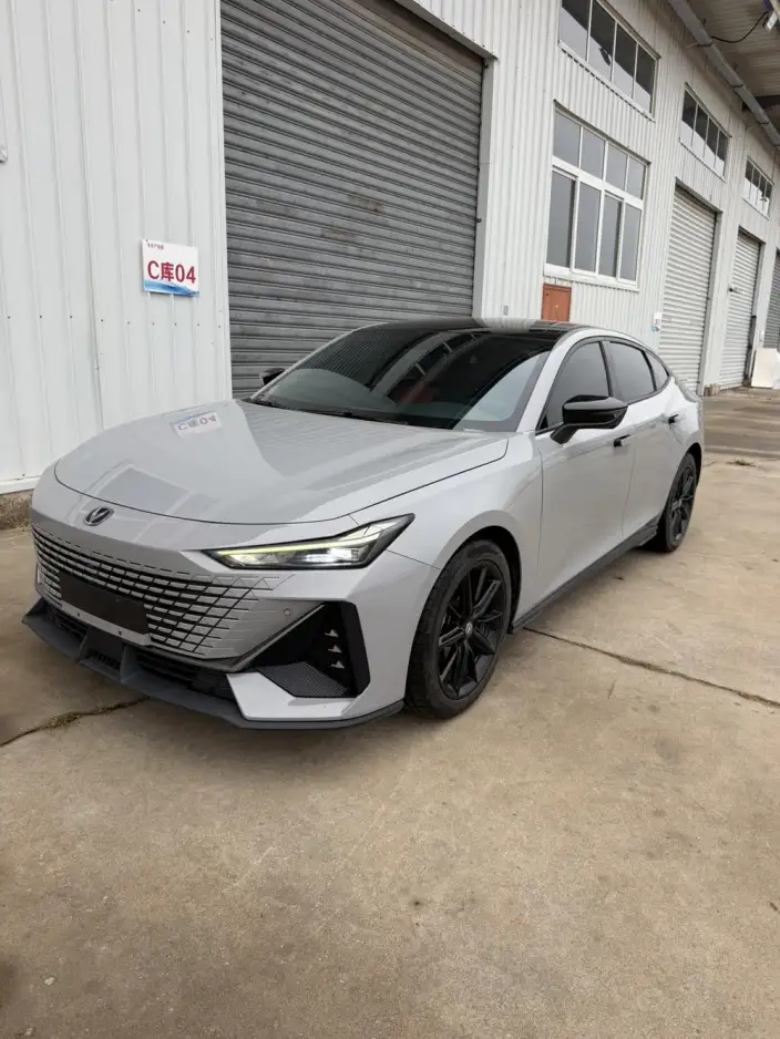 Changan UNI-V 2023 Model 1.5T Noble Model – фото 1