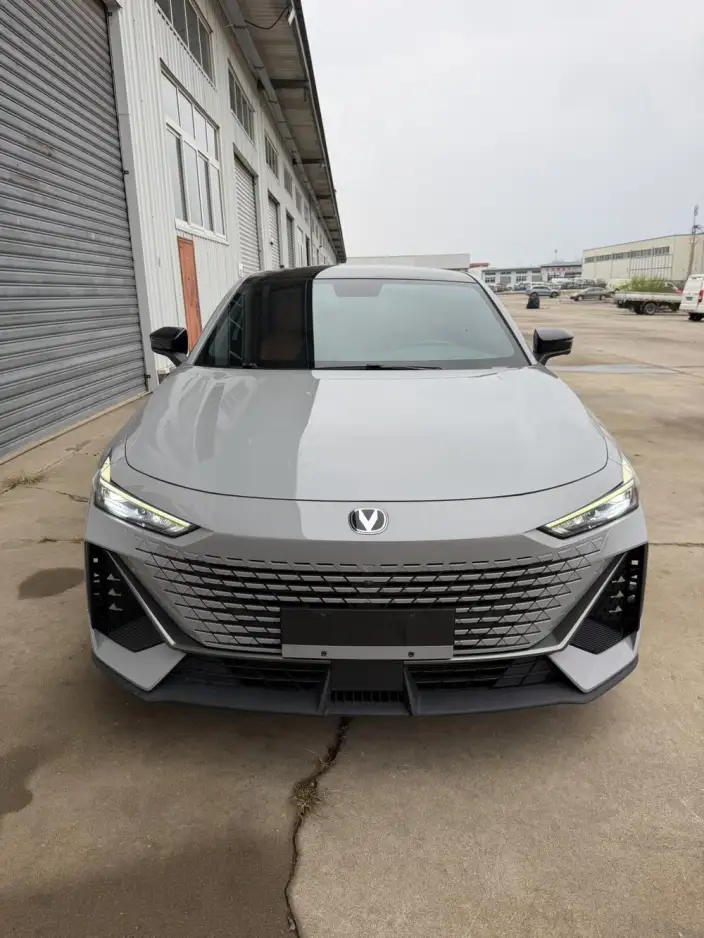 Changan UNI-V 2023 Model 1.5T Noble Model – фото 2