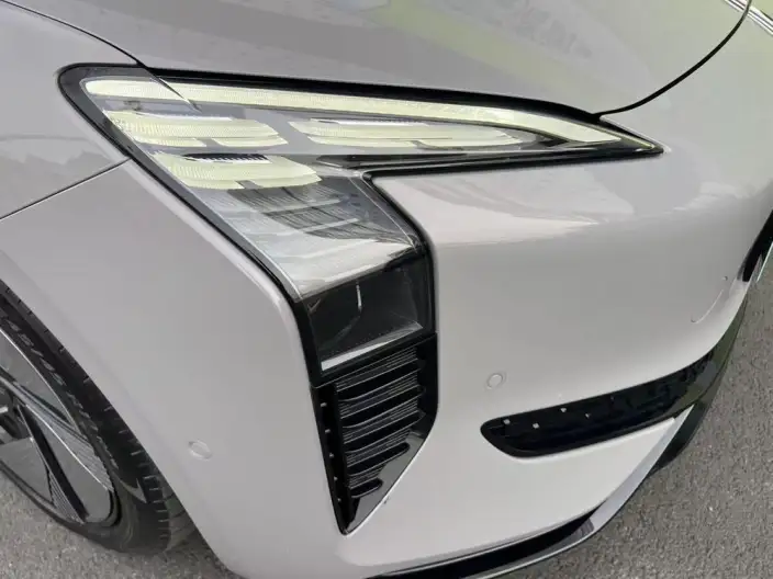 HONGQI EH7 2024 Model 640 Pro+ 4WD Edition – фото 8