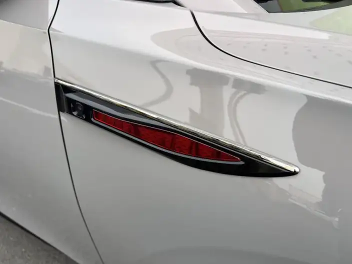 HONGQI EH7 2024 Model 640 Pro+ 4WD Edition – фото 9
