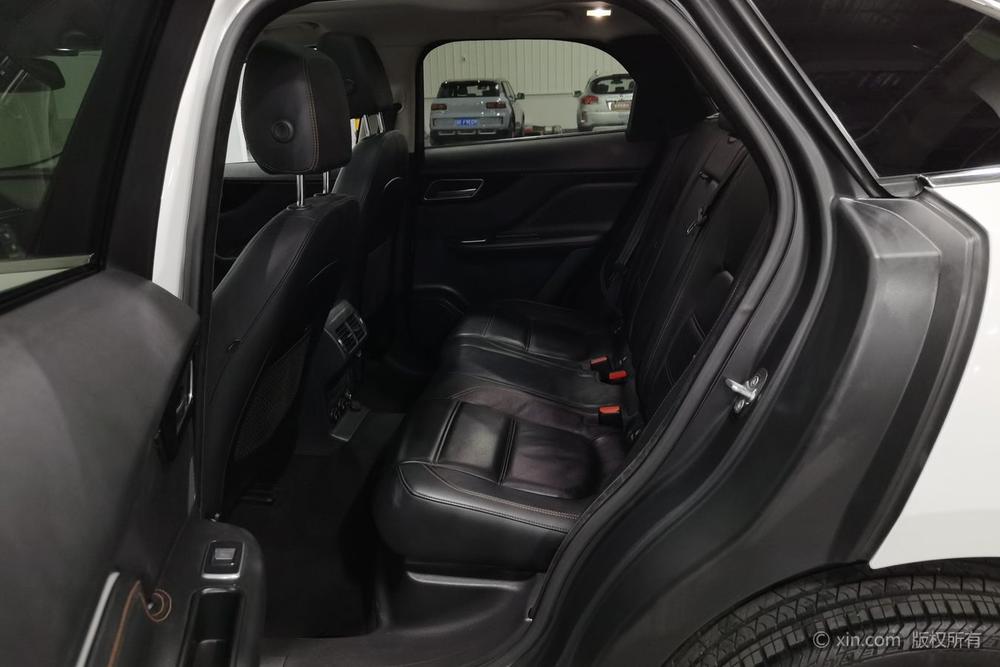 Jaguar F-PACE 2018 2.0T AWD Urban Premium – фото 21
