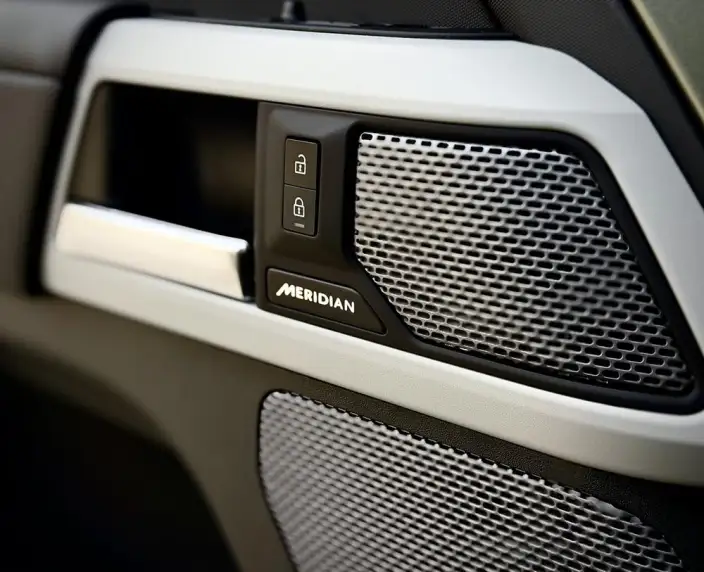 Land Rover Defender 2024 Model 110 3.0T P400 X-Dynamic HSE – фото 8
