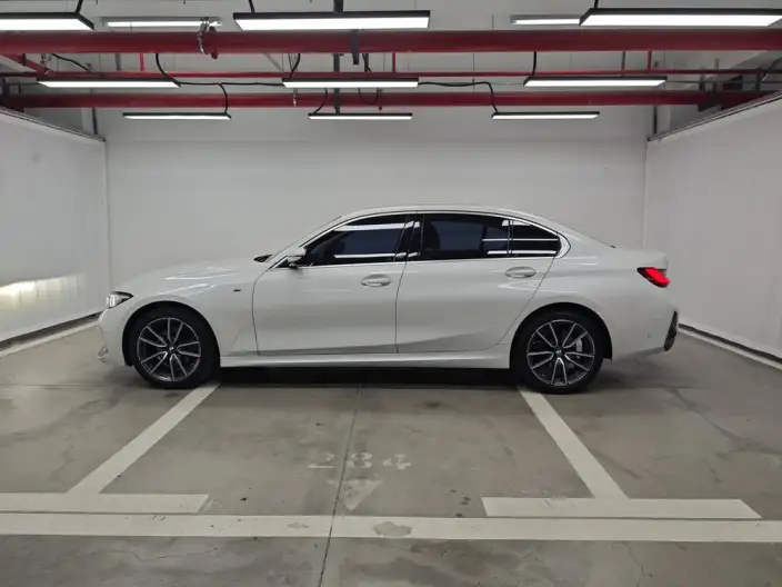 BMW 3 Series 2023 Model 325Li M Sports Set – фото 4