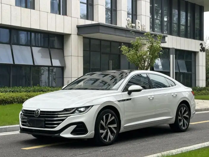 Volkswagen CC 2023 Model 330TSI Dazzling version – фото 1
