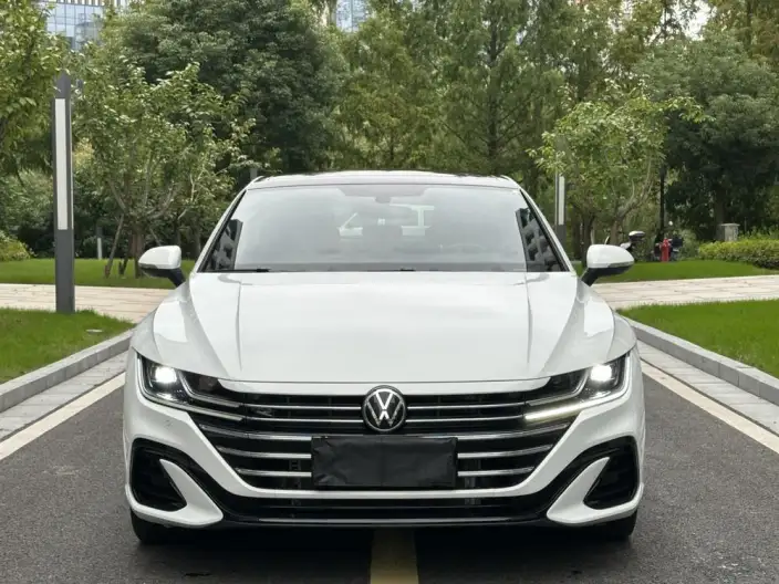 Volkswagen CC 2023 Model 330TSI Dazzling version – фото 2