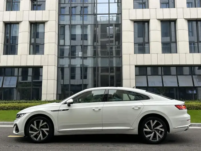 Volkswagen CC 2023 Model 330TSI Dazzling version – фото 4