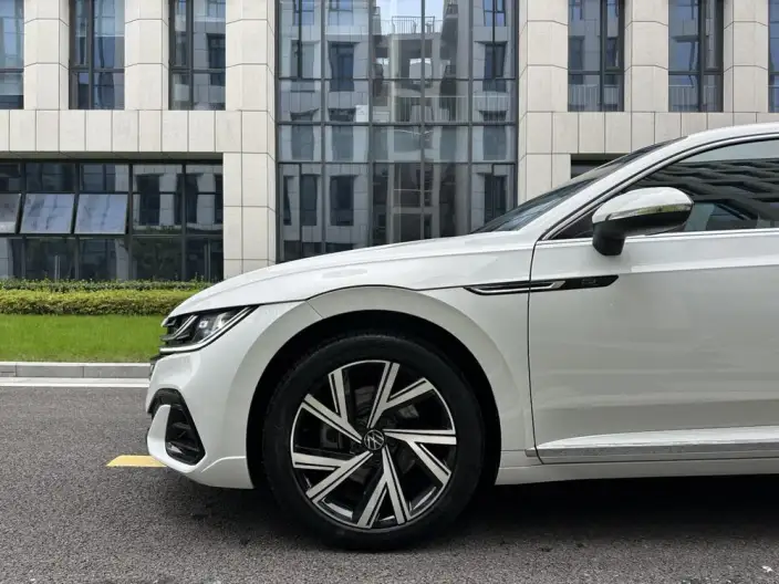 Volkswagen CC 2023 Model 330TSI Dazzling version – фото 10