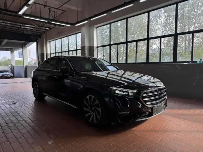 Mercedes-Benz E-Class 2024 Model E 300 L Luxury Model sedan – фото 3