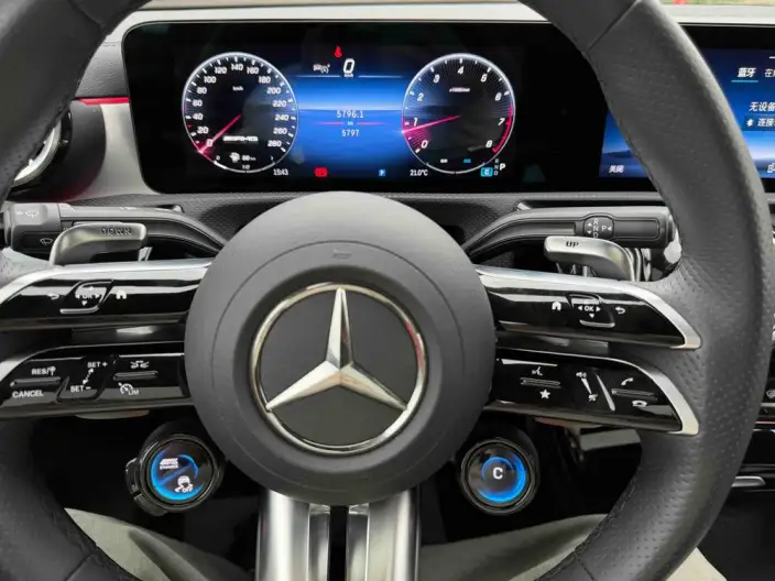 Mercedes-Benz A-Class AMG Imported 2025 Model AMG A 35 4MATIC – фото 10
