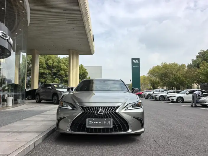Lexus ES 2022 Model 200 Superior Edition