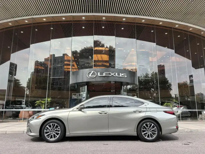 Lexus ES 2022 Model 200 Superior Edition