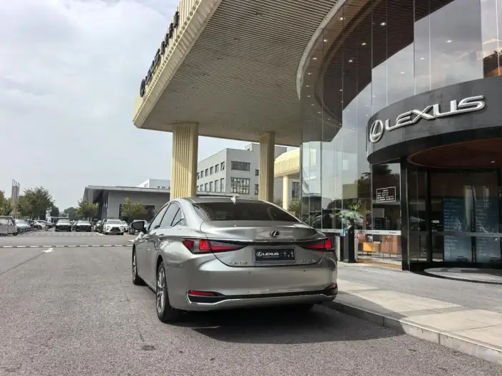 Lexus ES 2022 Model 200 Superior Edition – фото 5