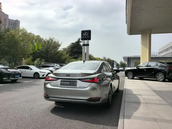 Lexus ES 2022 Model 200 Superior Edition – фото 7