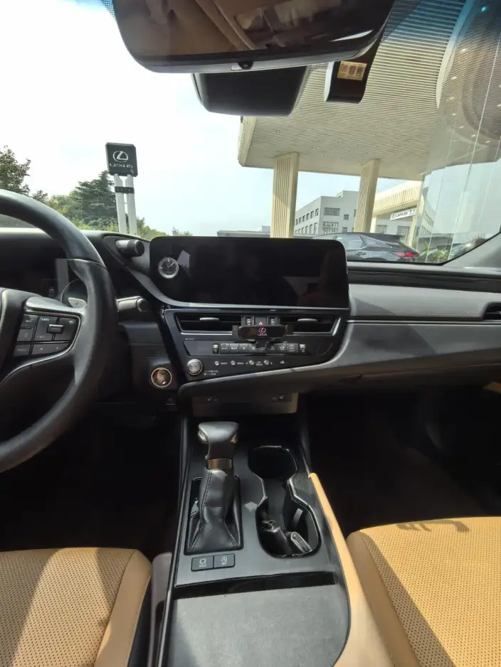 Lexus ES 2022 Model 200 Superior Edition – фото 8