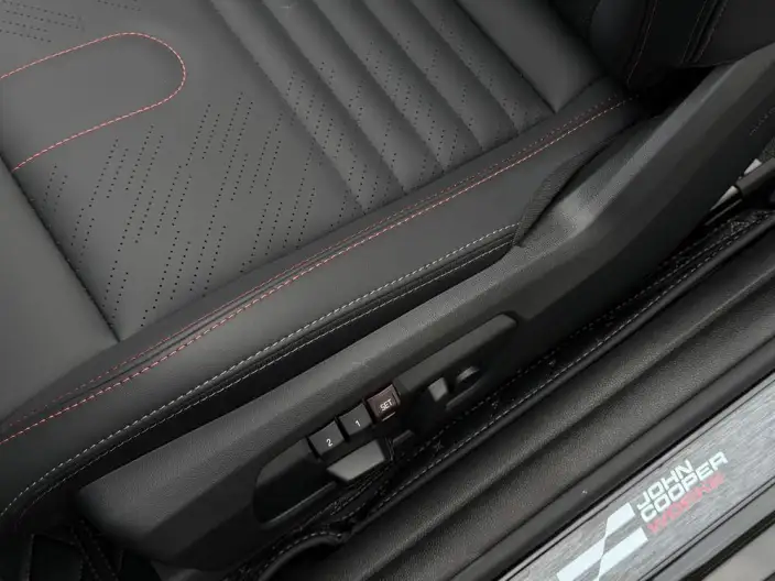 MINI JCW 2025 Model JOHN COOPER WORKS CABRIO – фото 9
