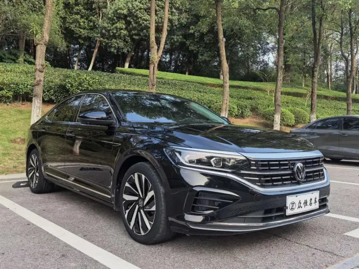 Volkswagen Passat 2023 Model Facelift 380TSI Deluxe Edition – фото 3