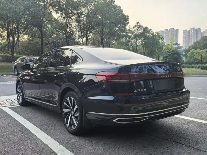 Volkswagen Passat 2023 Model Facelift 380TSI Deluxe Edition – фото 4
