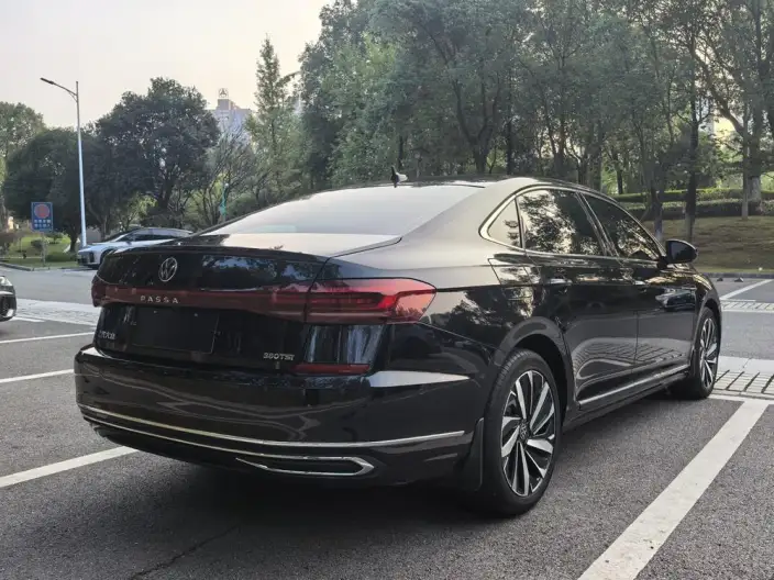 Volkswagen Passat 2023 Model Facelift 380TSI Deluxe Edition – фото 6