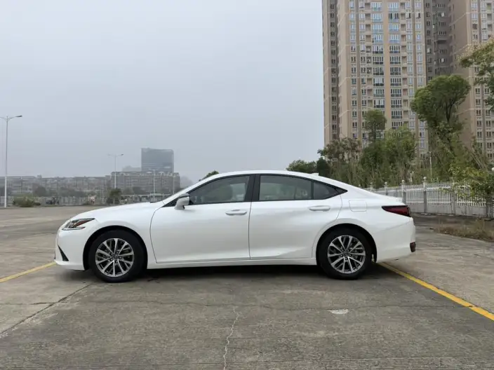 Lexus ES 2021 Model 200 Deluxe Edition