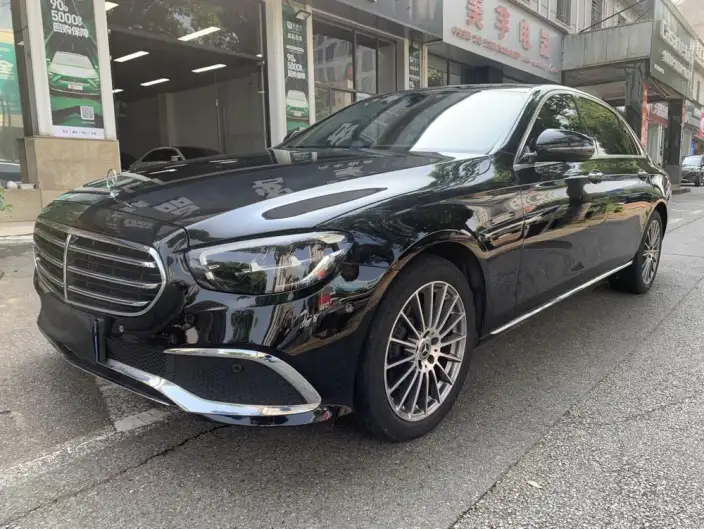 Mercedes-Benz E-Class 2023 Model E 260 L sedan – фото 1