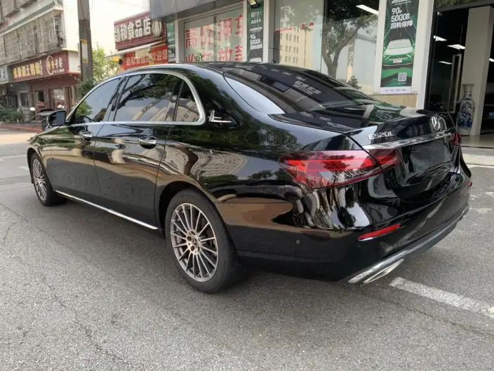 Mercedes-Benz E-Class 2023 Model E 260 L sedan – фото 4