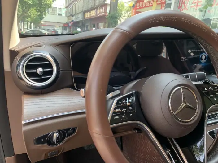 Mercedes-Benz E-Class 2023 Model E 260 L sedan – фото 9