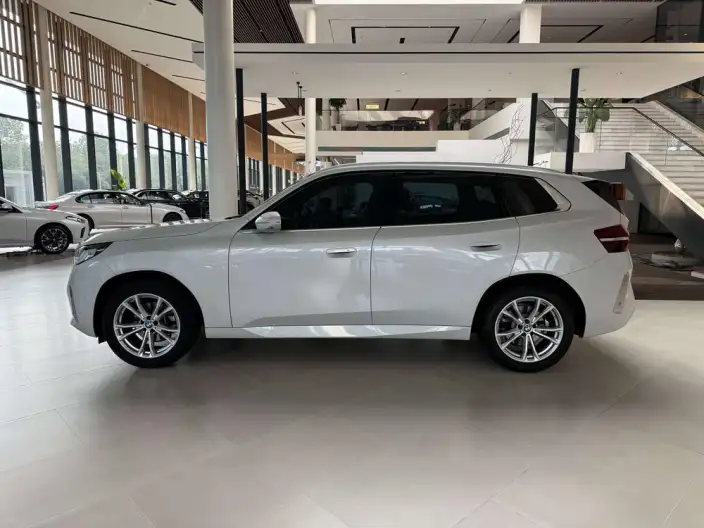 BMW X3 2025 Model xDrive25L Luxury Set – фото 3
