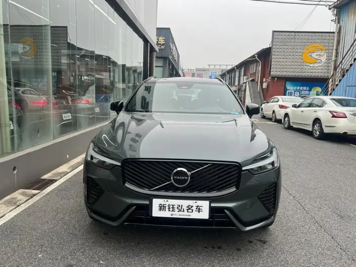 Volvo XC60 2026 Model B5 4WD Smart Range Deluxe Edition – фото 2