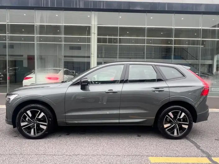 Volvo XC60 2026 Model B5 4WD Smart Range Deluxe Edition – фото 3