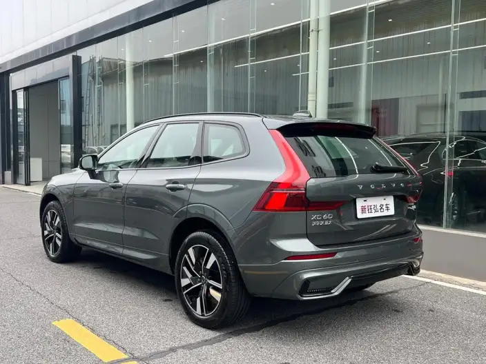 Volvo XC60 2026 Model B5 4WD Smart Range Deluxe Edition – фото 4